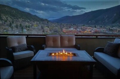 Best Views in Glenwood Springs Hot Tub & Game Room