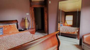 3 Schlafzimmer, Schreibtisch, Bügeleisen/Bügelbrett, Reisekinderbett