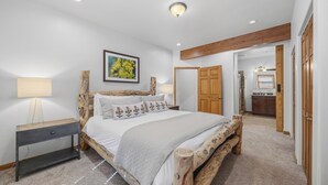3 bedrooms, desk, iron/ironing board, travel crib