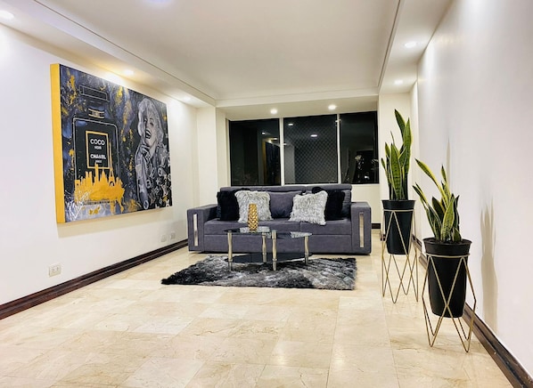 Basic Apartment | Living area | 55-inch flat-screen TV with digital channels, TV - Apartamento Familiar Provenza Medellin (Medellín)