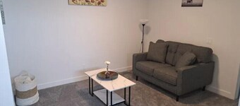 Comfortable 3 BRMs 2.5 BTH Home & garage parking