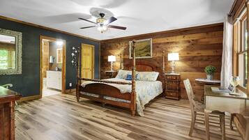 4 sovrum, skrivbord, strykjärn/strykbräda och resesäng