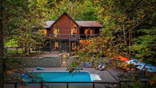 Private Luxe Riverfront Cabin: Pool; Hot Tub; Fire pit; Game Room; Disc Golf