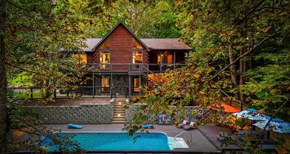 Private Luxe Riverfront Cabin: Pool; Hot Tub; Fire pit; Game Room; Disc Golf