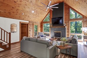 TV connectée, cheminée, jeux vidéo, baby-foot