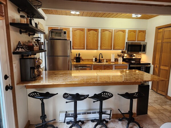 Micro-ondas, fogão, cooktop, lava-louças