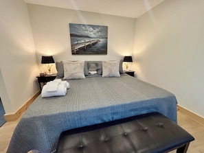 6 bedrooms, free WiFi, bed sheets