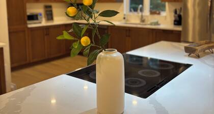 NEW Luxury Lakefront Villa • SPA • Billiards • Ping Pong