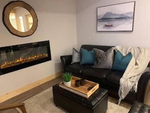 Smart TV, chimenea, videojuegos y futbolito