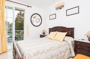 3 makuuhuonetta, silitysrauta/-lauta, ilmainen Wi-Fi, vuodevaatteet