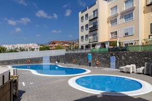 Pool - Spacious 2 Bedroom Golden Apartment (Callao Salvaje)