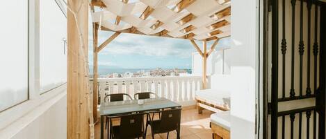 تناول الطعام بالخارج