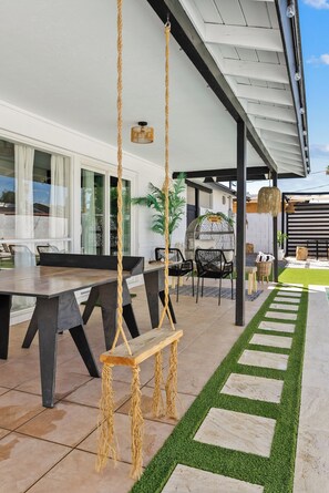 Outdoor dining - NEW Heated Pool King bed Tulum inspired Home (Scottsdale)