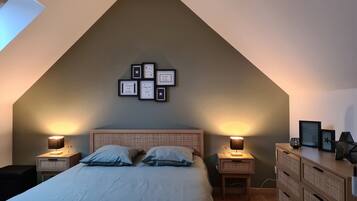 2 chambres, fer et planche Ă repasser, lit parapluie, draps fournis