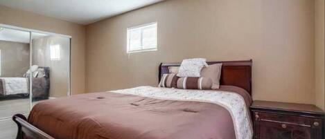 3 bedrooms, iron/ironing board, WiFi, bed sheets