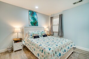 1 bedroom, iron/ironing board, WiFi, bed sheets - Ocean Views + Resort Pool! N Topsail Beach Condo (North Topsail Beach)