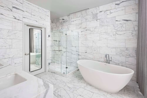 Club Room, Multiple Beds (Hearing) | Bathroom