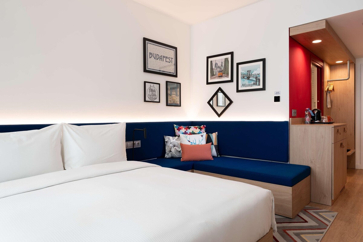 In-room safe, laptop workspace, blackout curtains, soundproofing