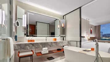 Premium-værelse - 1 kingsize-seng | Badeværelse | Gratis toiletartikler, hårtørrer, badekåber, hjemmesko