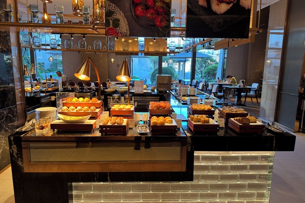 Café da manhã com buffet todos os dias mediante uma taxa