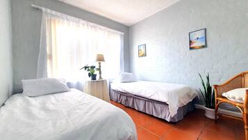 3 bedrooms, in-room safe, desk, iron/ironing board