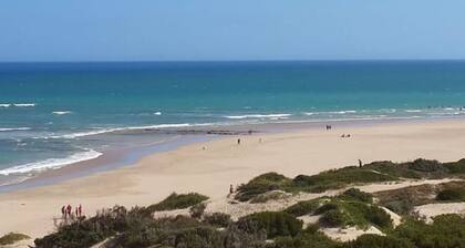 Escape 2 Paradise: Beachside Apt