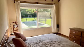 3 habitaciones, escritorio, wifi gratis y ropa de cama