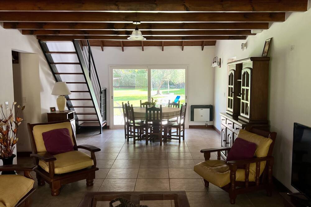 Casa en Ing. Maschwitz con gran parque y pileta