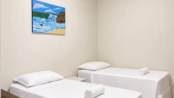 Quarto solteiro | Roupas de cama antialérgicas, Wi-Fi de cortesia, roupa de cama