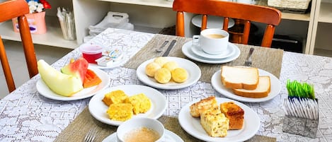 Free daily buffet breakfast