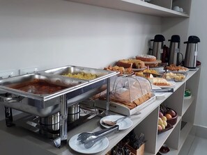 Desayuno bufé gratuito y diario