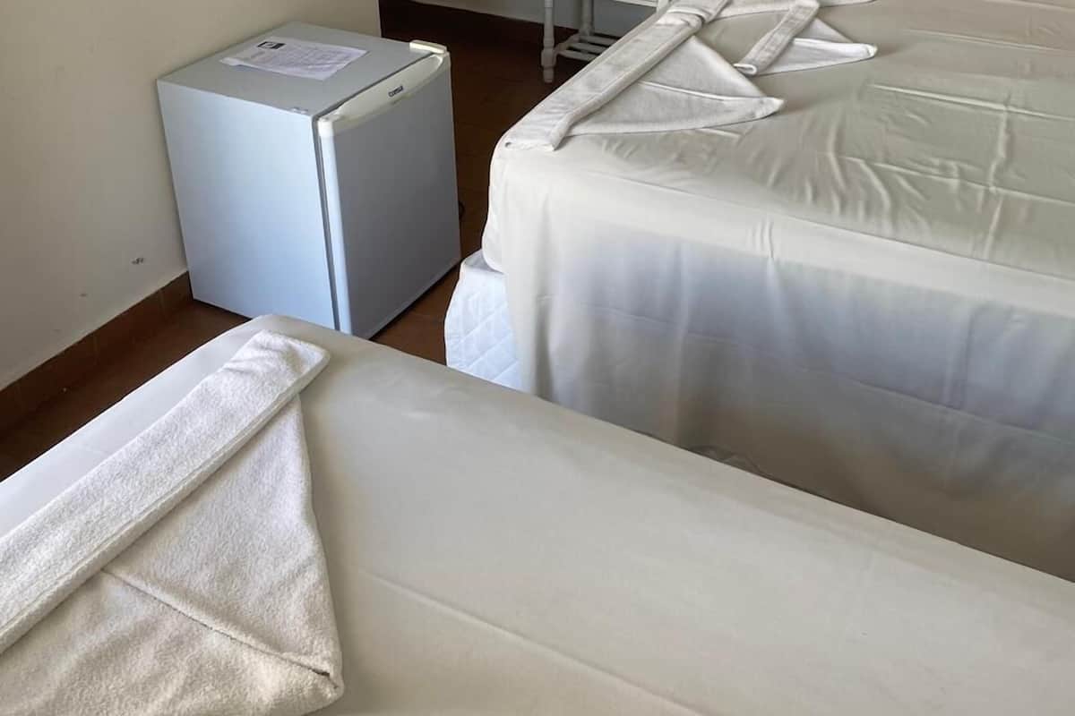 Traditionele driepersoonskamer | Hypoallergeen beddengoed, reisbedje, gratis wifi, beddengoed