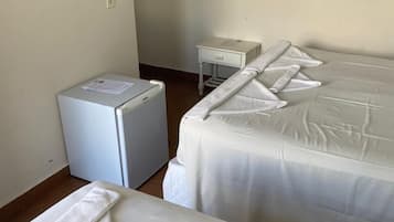 Habitación triple tradicional | Ropa de cama hipoalergénica, cuna de viaje, wifi gratis y ropa de cama