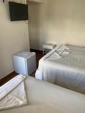 Traditionele driepersoonskamer | Hypoallergeen beddengoed, reisbedje, gratis wifi, beddengoed