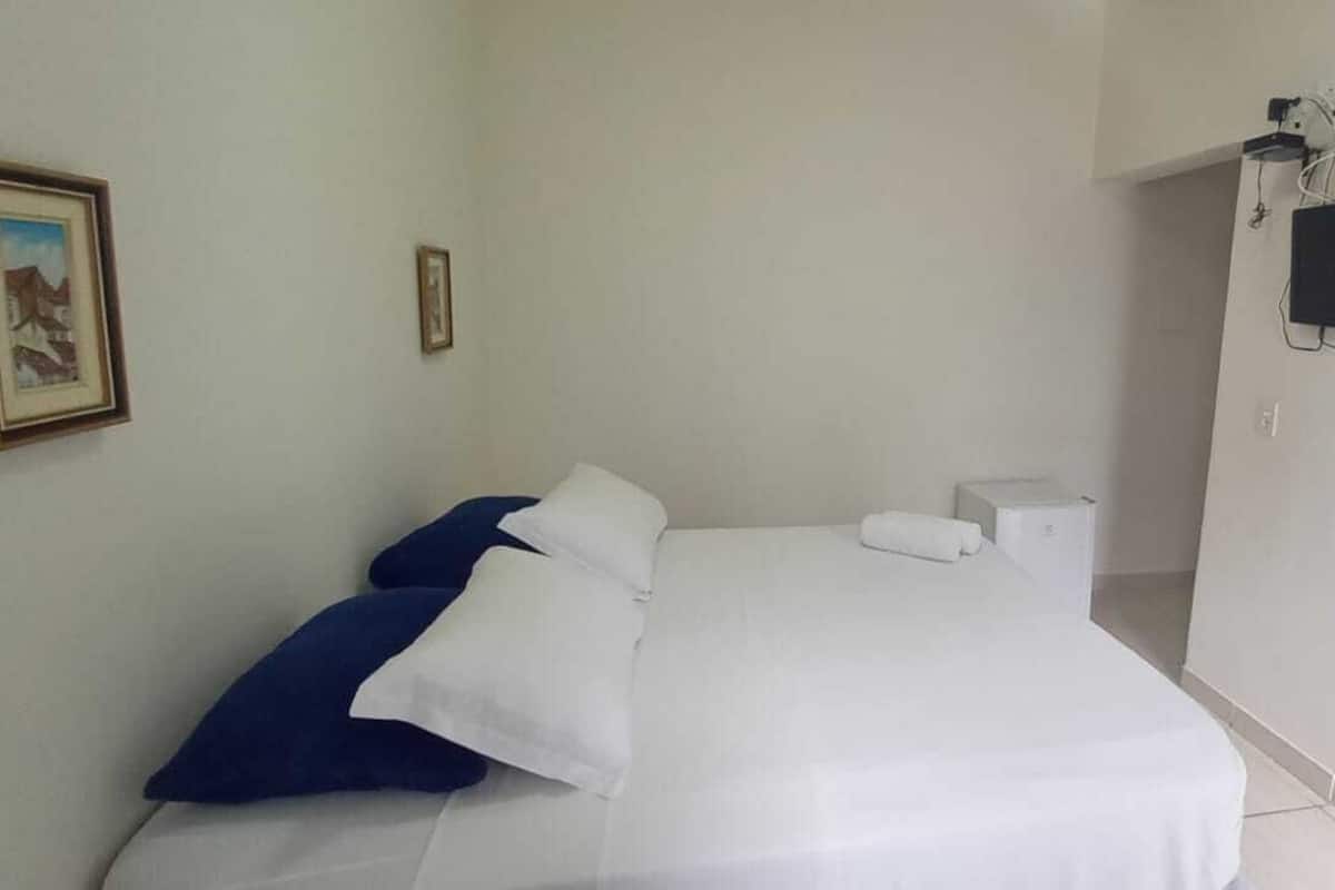Standaard tweepersoonskamer | Hypoallergeen beddengoed, reisbedje, gratis wifi, beddengoed