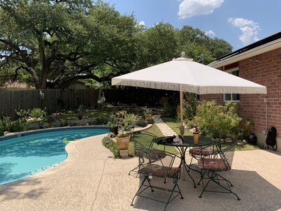 Zen bedroom in beautiful North Austin House