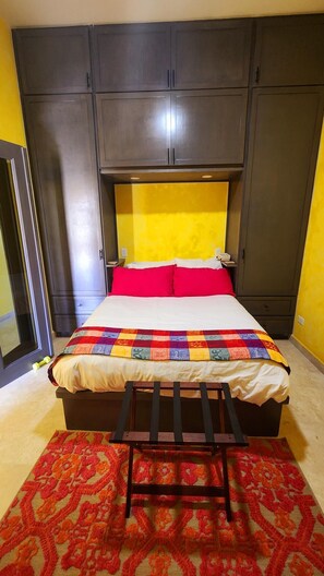 1 bedroom, travel cot, WiFi, bed sheets