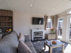 Living area - Honeysuckle Lodge (Saltburn-by-the-Sea)