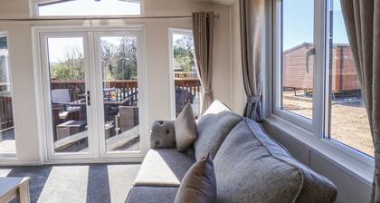 Honeysuckle Lodge