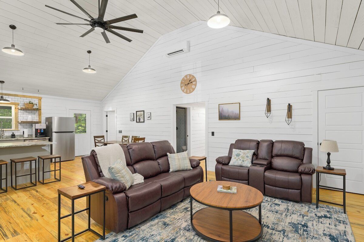 Lux Family Cabin ~ Fire Pit ~ Helen Hikes & Tubing