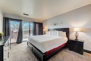 4 bedrooms, desk, iron/ironing board, free WiFi