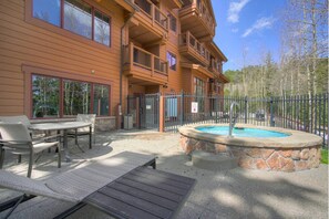 Outdoor dining - Luxury Breck Condo • Ski-In/Gondola-Out Access & Resort Pool View (Breckenridge)