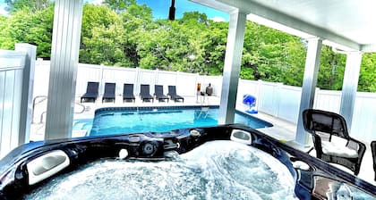 Bourbon Trail POOL Zone! HotTub! PoolTable! PingPong! GoldenTee! BigYard! PETS!