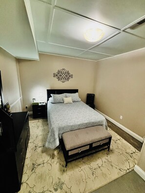 4 bedrooms, desk, free WiFi, bed sheets