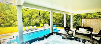 Bourbon Trail POOL Zone! HotTub! PoolTable! PingPong! GoldenTee! BigYard! PETS!