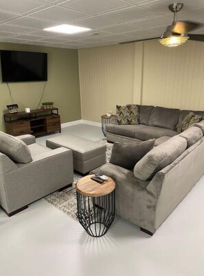 Smart TV, reproductor de DVD y tenis de mesa 