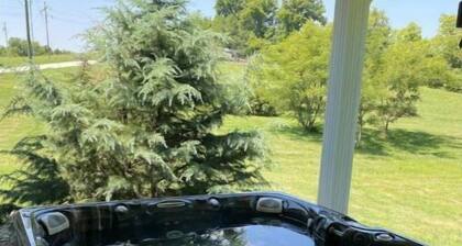 Bourbon Trail POOL Zone! HotTub! Pool Table! Ping Pong! Golden Tee! Big Yard!