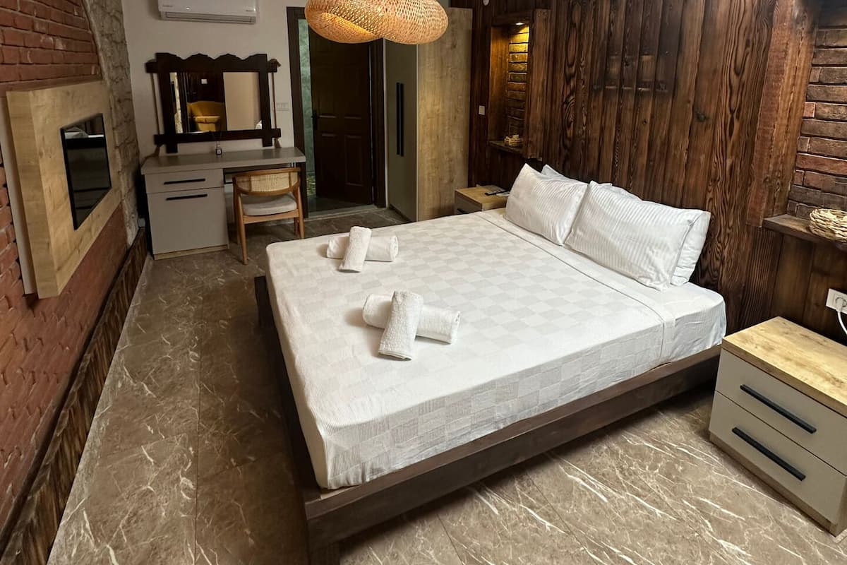 1 bedroom, Frette Italian sheets, premium bedding, free WiFi