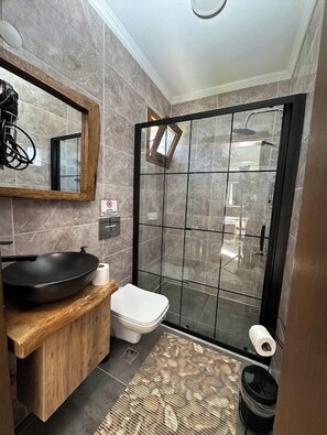 고급 세면용품, 헤어드라이어, 목욕가운, 슬리퍼