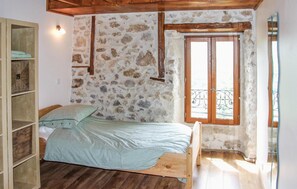 2 chambres, fer et planche à repasser, lit parapluie, Wi-Fi gratuit